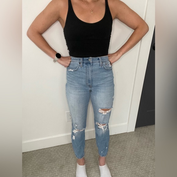 Abercrombie 90s Straight High Rise Jean Distressed - Picture 3 of 6